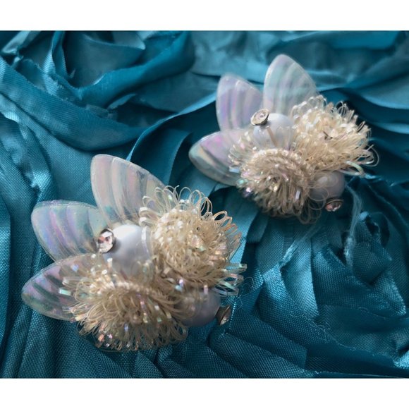 Vintage 1950's Pearlized White Celluloid Rhinestone Pin-Up Clip-On Earrings - Picture 4 of 4